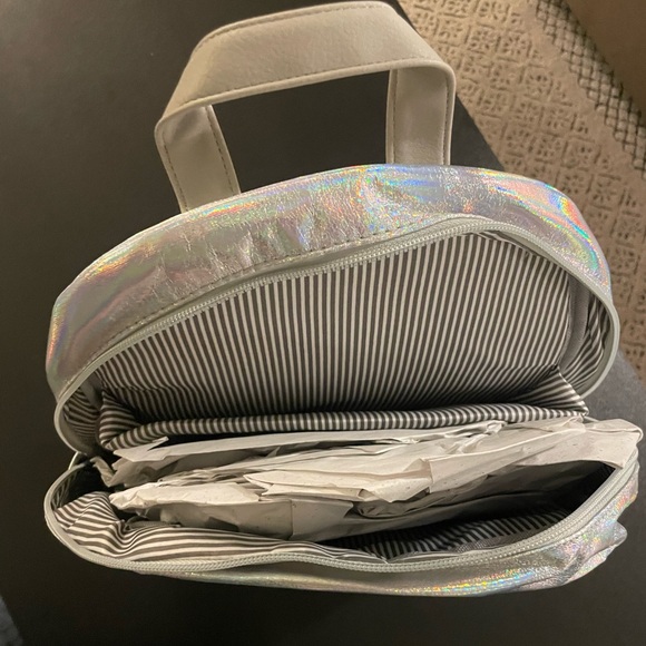 Shiny Backpack - Picture 4 of 6